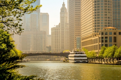 Chicago River, Chicago, IL (Doug Sun Beams)  [flickr.com]  CC BY 
Información sobre la licencia en 'Verificación de las fuentes de la imagen'